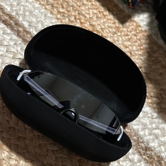 Oakley Sunglasses w Case - Picture 1 of 4